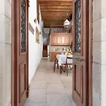 Casa Porolithos *